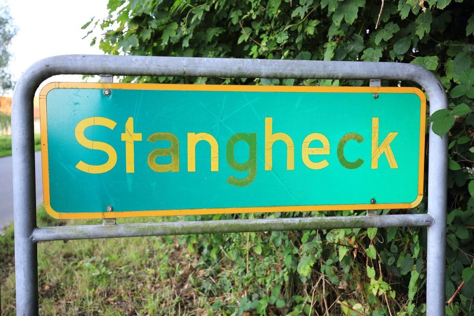 Stangheck, Ortsschild