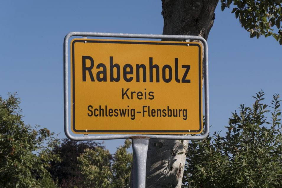 Ortsschild von Rabenholz