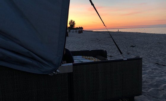 Schlafstrandkorb_im_Sonnenuntergang_Pottloch