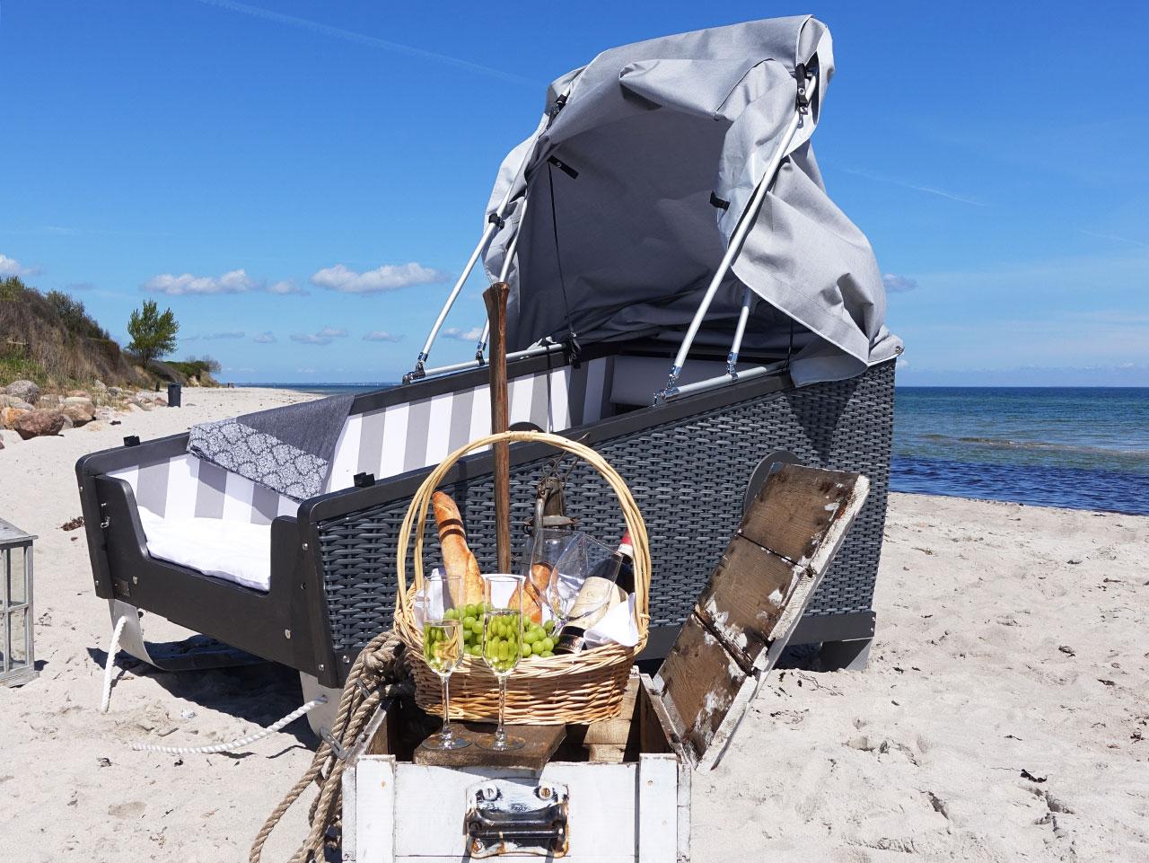 Schlafstrandkorb an der Geltinger Bucht Ferienland Ostsee Urlaub an